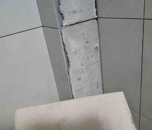 集宁瓷砖空鼓维修公司分享下厨房瓷砖脱落的补救措施。